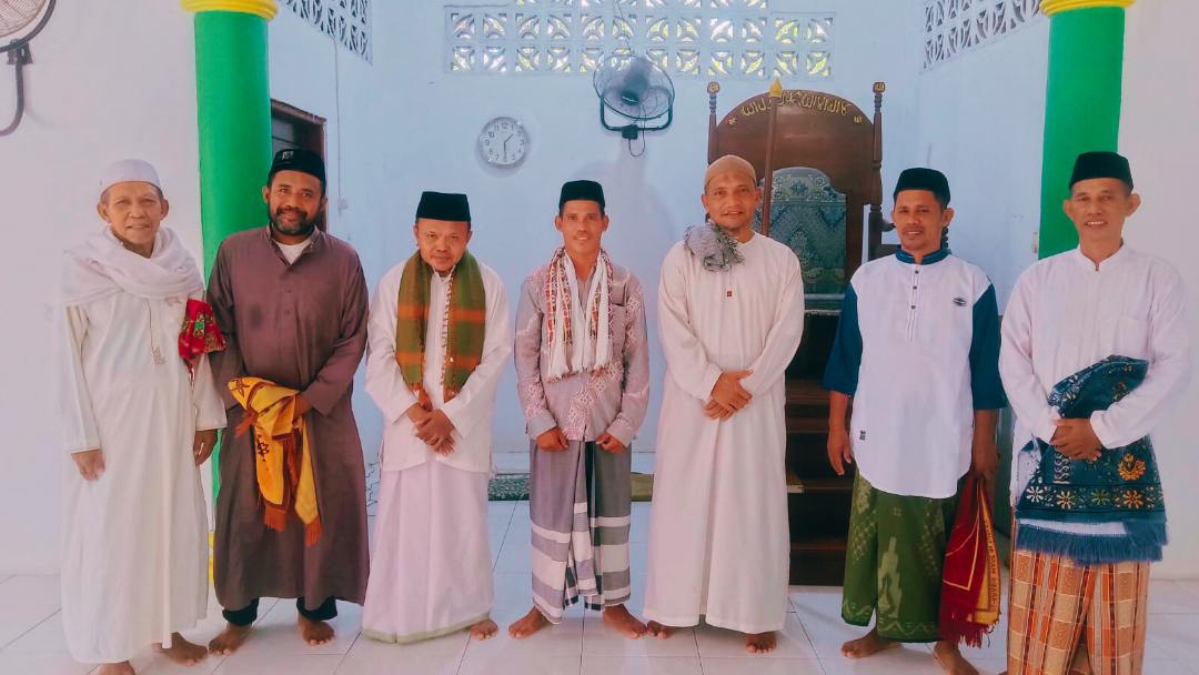 Khatib Jumat di Masjid Al-Azhar BTN SMA 1 Namlea, Penyuluh Agama Islam: Puasa Tapi Tak Sholat