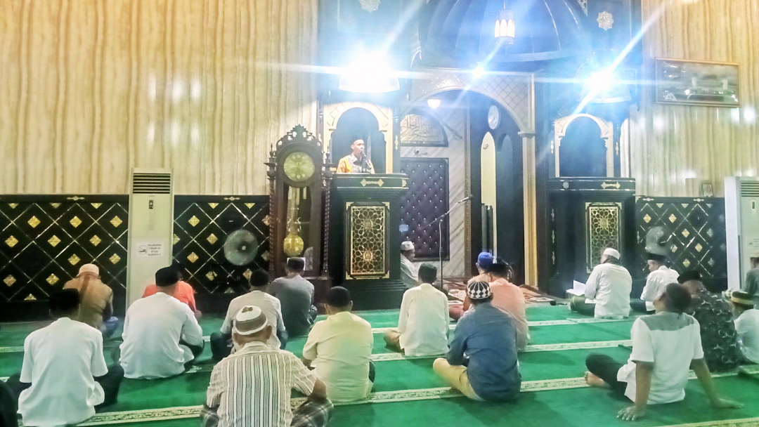 Malam Ke-19 Ramadan Masjid Agung Al-Buruj Namlea, Kepala KUA Lilialy: Tingkatkan Tilawatil Quran
