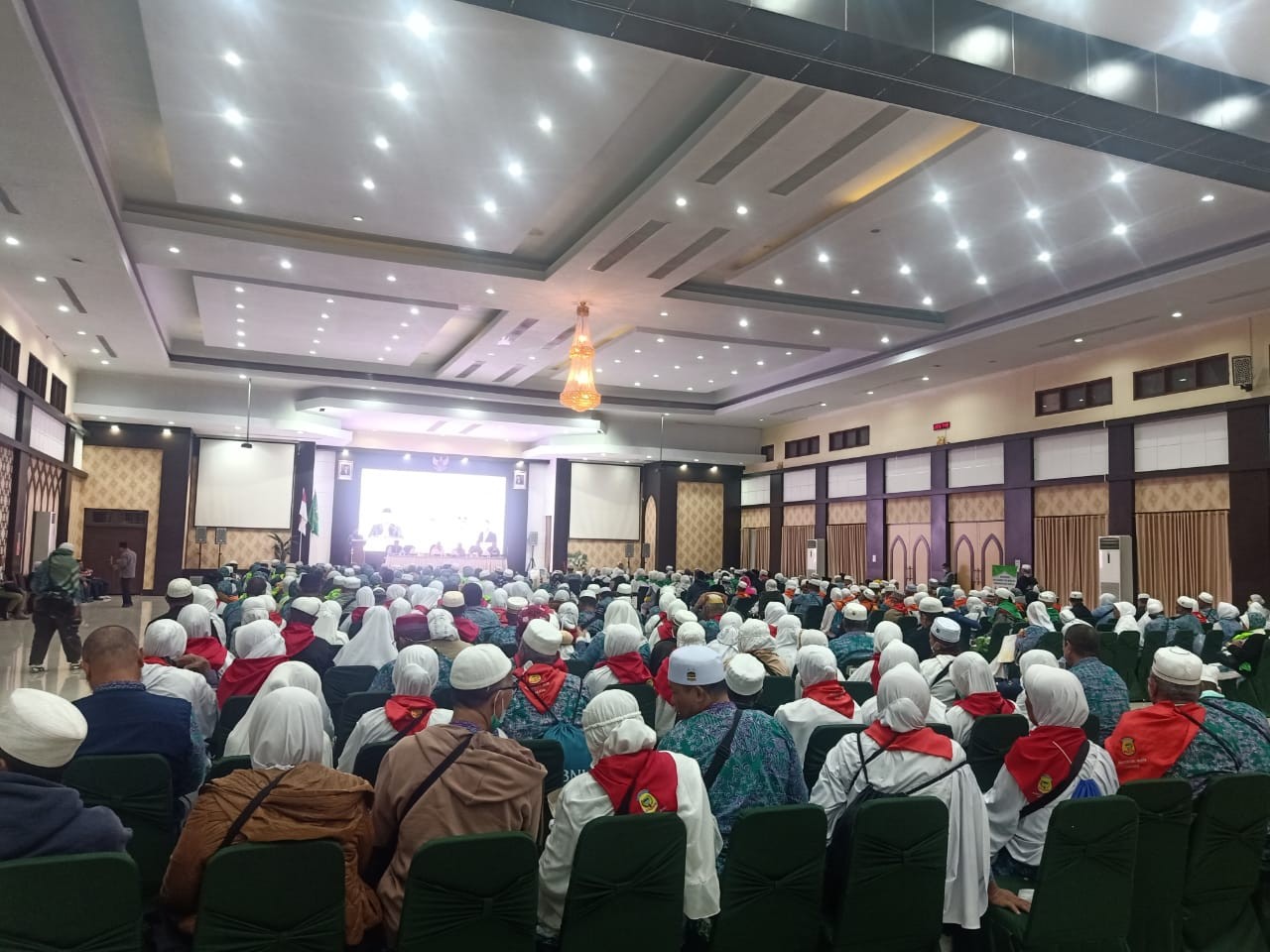 Jemaah Haji Kabupaten Buru Tiba di Embarkasi Makassar, Kasi PHU: Besok Pagi Menuju Ambon