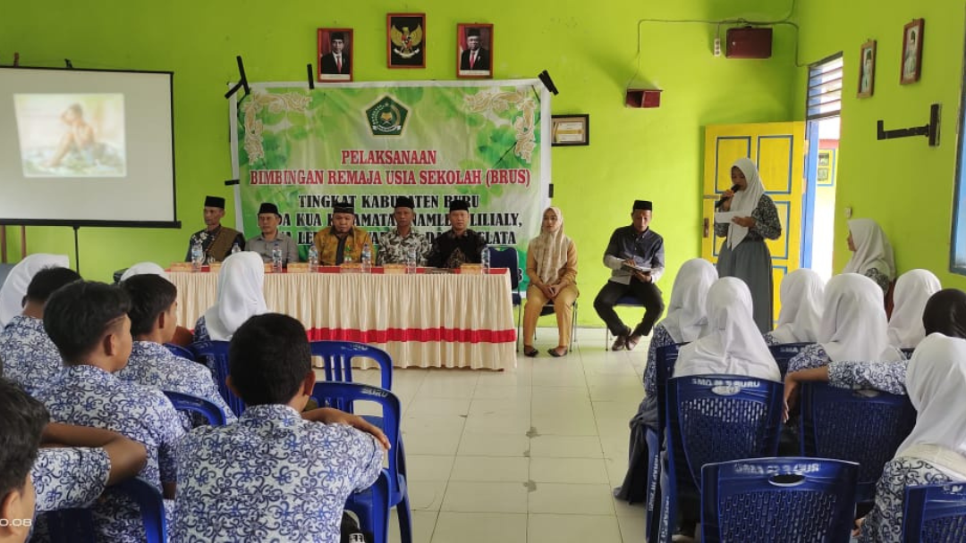 Edukasi Pentingnya Bimbingan Pranikah KUA Kecamatan Waeapo Gelar BRUS di SMAN 3 Buru